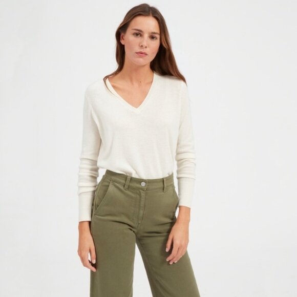 Everlane Sweaters - EVERLANE 100% Cashmere Ivory V-Neck Sweater, Size M Medium